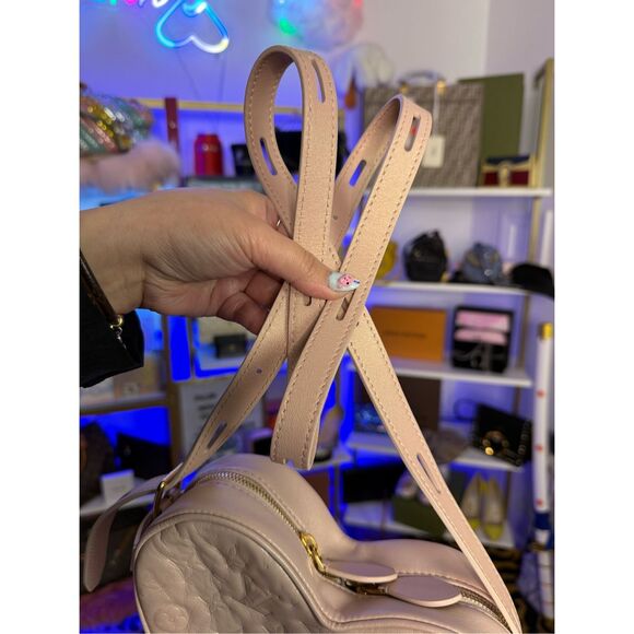 LOUIS VUITTON Lambskin Embossed Monogram Fall In Love Sac Coeur Light Pink - Picture 14 of 15